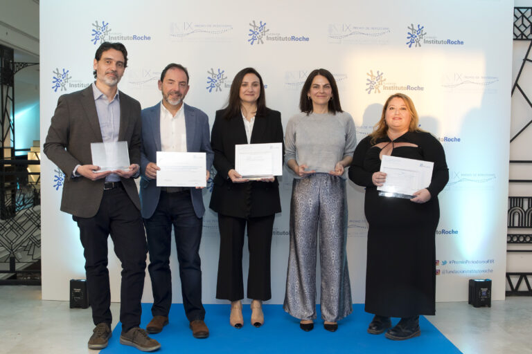 Cristina Mitre y Marta Torres, ganadoras de la IX edición del Premio de Periodismo en Medicina Personalizada de Precisión de la Fundación Instituto Roche