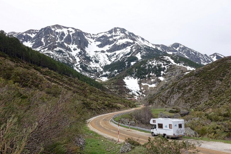 Mejor opción: comprar o alquilar una autocaravana en España