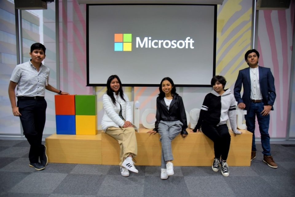 Estudiantes peruanos se destacan entre los mejores del mundo en Microsoft Office Specialist