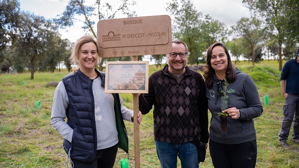 Grünenthal, SECOT, AECOSAR y OAFI se unen para reforestar una zona biodegradada de Madrid