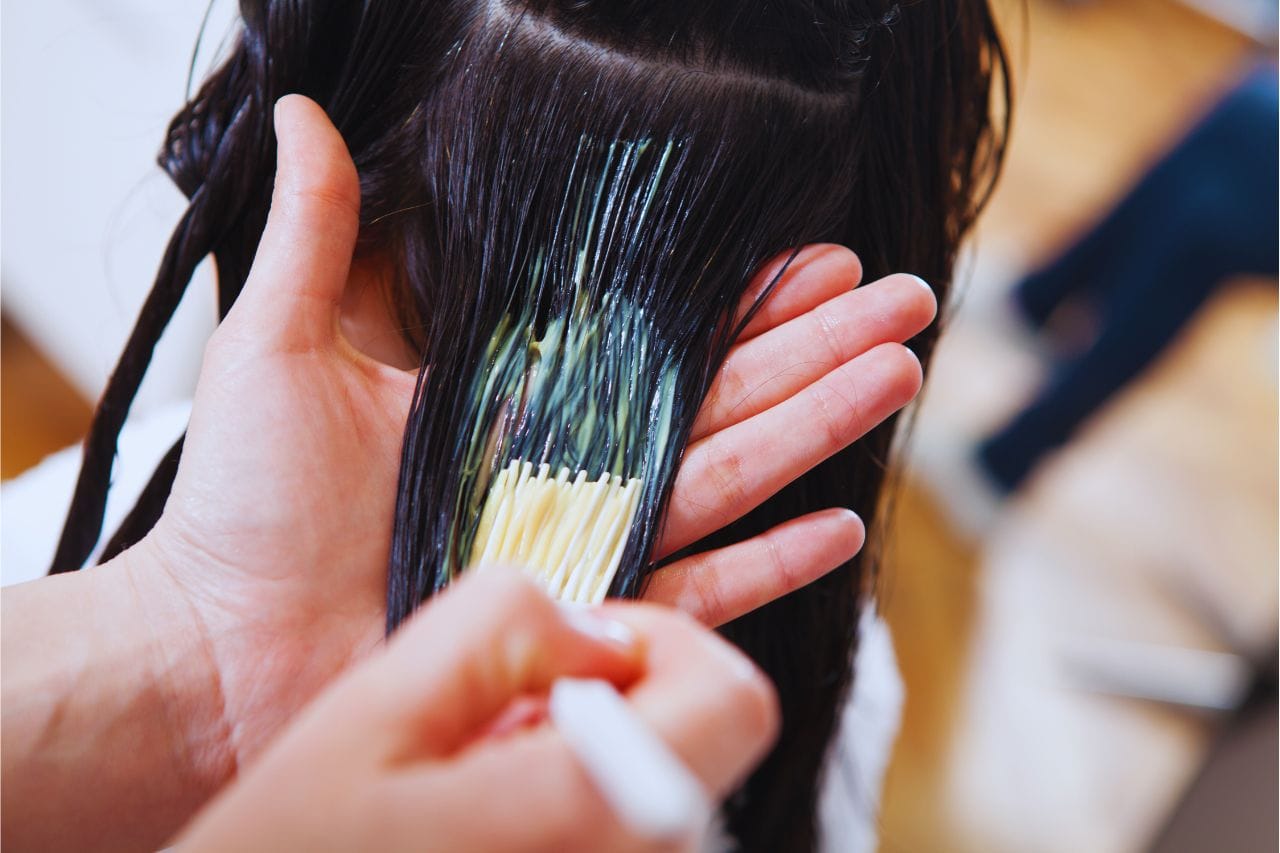 Los beneficios de los productos naturales para reparar el cabello dañado