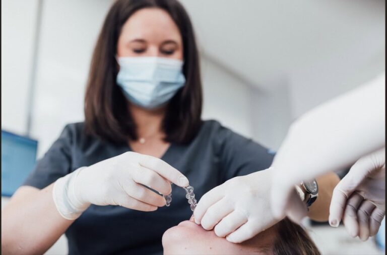 Mitos y realidades de la ortodoncia invisible, ¿son tan eficaces como los brackets tradicionales?