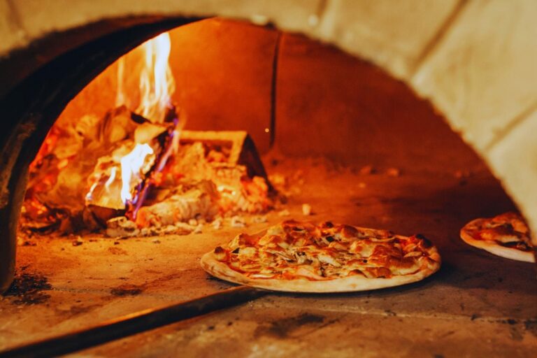 El horno de leña tradicional como la clave del éxito en la pizza artesanal